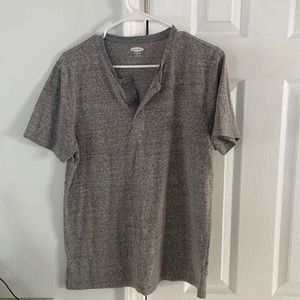 Gray Old Navy Men’s Medium 3 Button Shirt